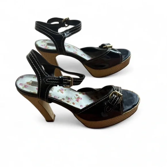 Black patent buckle and tan weave heels with buckles - Picture 3 of 6